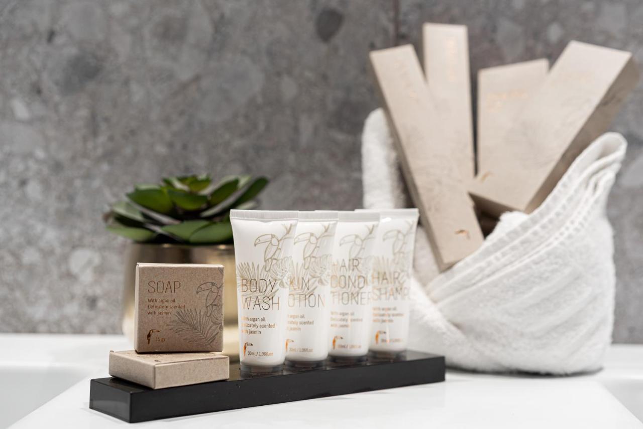 Suite with Hot Tub,1040241556:JPEG